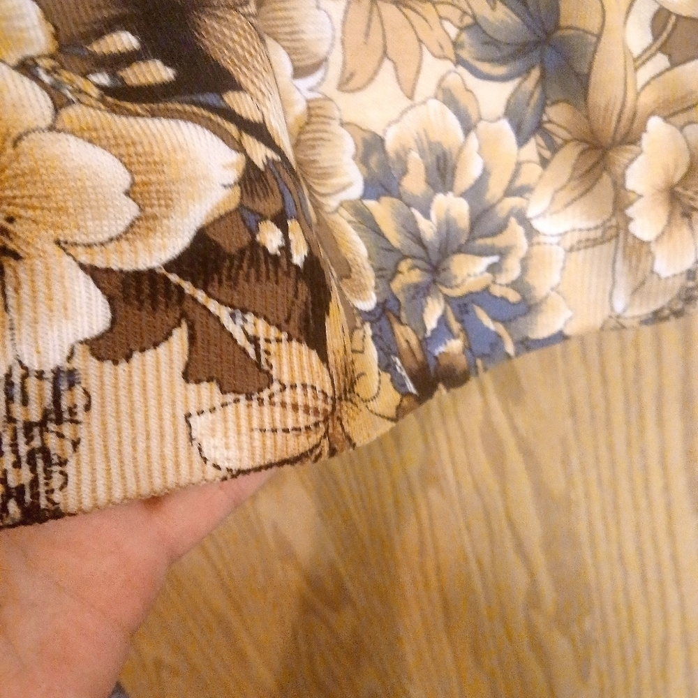 Emily Daniels Floral Lightweight Sweater - Picture 5 of 6
